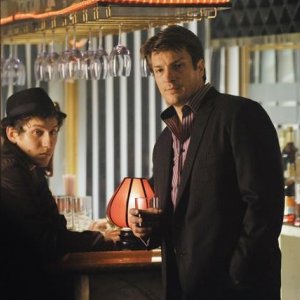 Nathan Fillion è Richard Castle nell'episodio Deep in Death di Castle
