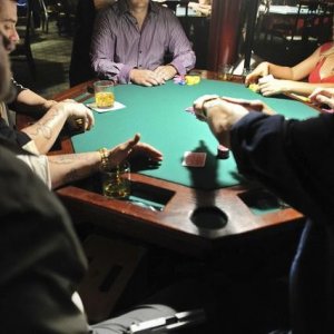 Nathan Fillion in una foto di scena dell'episodio Deep in Death di Castle