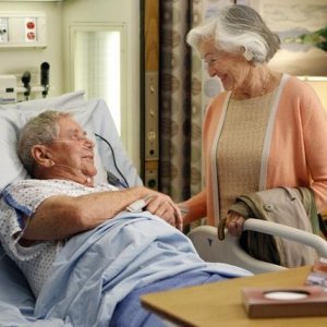 Ralph Waite in una scena dell'episodio Tainted Obligation di Grey's Anatomy