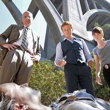 Robin Tunney, Simon Baker e la guest star George Wyner  in una scena dell'episodio Scarlet Letter di The Mentalist