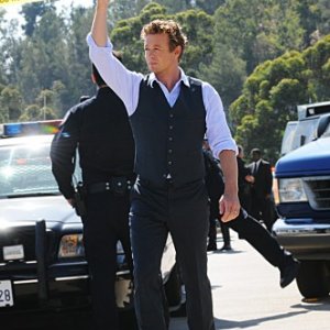 Simon Baker in una scena dell'episodio Scarlet Letter di The Mentalist