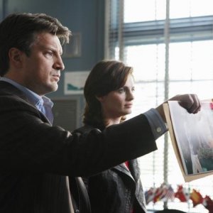 Stana Katic e Nathan Fillion in un momento dell'episodio Fool Me Once di Castle