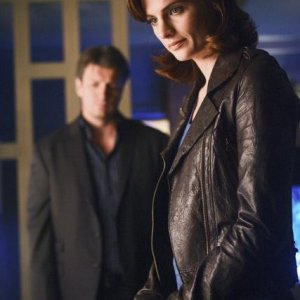 Stana Katic e Nathan Fillion in una scena dell'episodio The Double Down di Castle
