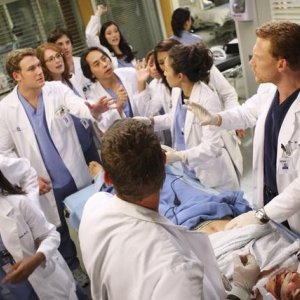 Una scena dell'episodio I Always Feel Like Somebody's Watchin' Me di Grey's Anatomy
