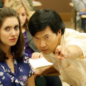 Alison Brie e Ken Jeong in una scena dell'episodio Spanish 101 della serie Community