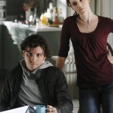 Anthony Carrigan ed Heather Stephens in una scena dell'episodio Diamond Jane della serie The Forgotten