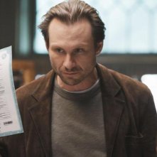 Christian Slater in una scena dell'episodio Diamond Jane della serie The Forgotten