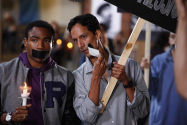 Donald Glover e Danny Pudi in una scena dell'episodio Spanish 101 della serie Community