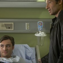 Ed Westwick e David Duchovny in una scena dell'episodio The Land of Rape and Honey di Californication