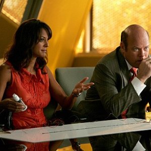 Eva La Rue e Rex Linn nell'episodio Bolt Action di CSI Miami