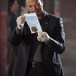 Gary Sinise in una scena dell'episodio LAT 40° 47' N/Long 73° 58'W della serie CSI New York