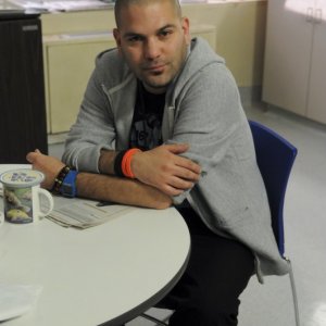 Guillermo Diaz in una scena dell'episodio Can We Get That Drink Now? della serie Mercy
