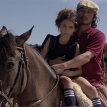 Hiroyuki Sanada e Ambar Mallman in una scena del film The City of Your Final Destination