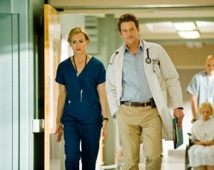 James Tupper e Taylor Schilling nell'episodio I Believe You Conrad della serie Mercy