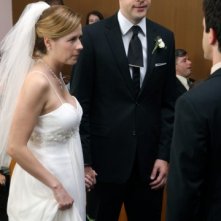 Jenna Fischer e John Krasinski in un momento dell'episodio Niagara di The Office