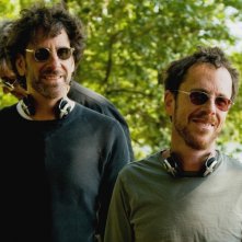 Joel Coen ed Ethan Coen sul set del film A Serious Man