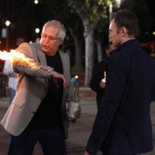 Joel McHale e Chevy Chase nell'episodio Spanish 101 della serie Community