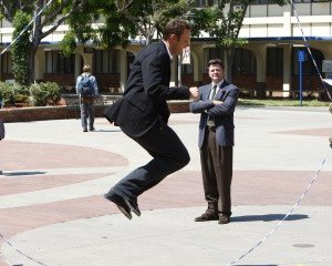 Joel McHale e John Michael Higgins in una scena dell'episodio Introduction to Film della serie Community