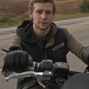 Johnny Lewis in un momento dell'episodio Fix di Sons of Anarchy