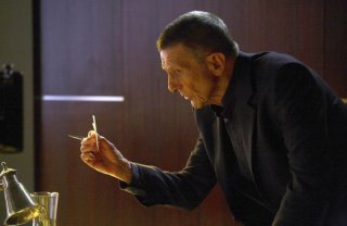 Leonard Nimoy nell'episodio Momentum Deferred di Fringe