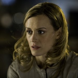 Taylor Schilling in una scena dell'episodio Can We Get That Drink Now? della serie Mercy