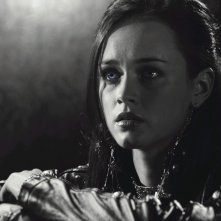Alexis Bledel è Becky in una sequenza di Sin City