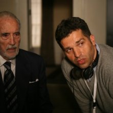 Christopher Lee sul set di Triage accanto al regista Danis Tanovic.