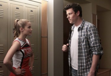 Dianna Agron e Cory Monteith in una scena dell'episodio Takedown della serie Glee