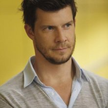 Eric Mabius nell'episodio Blue on Blue della serie Ugly Betty
