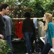 Jordan Hinson e Matthew Florida in una scena dell'episodio Yard Sale della serie Hank