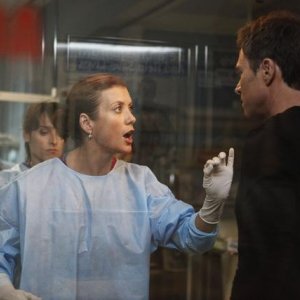 Kate Walsh e Timothy Daly nell'episodio A Death in the Family di Private Practice