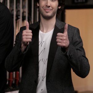 La guest star Josh Groban in una scena dell'episodio Acafellas della serie Glee