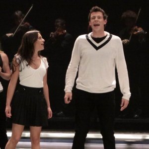 Lea Michele e Cory Monteith in una scena dell'episodio Takedown della serie Glee