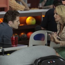 Matthew Morrison con la guest star Kristin Chenoweth nell'episodio The Rhodes Not Taken della serie Glee