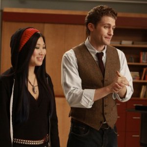 Matthew Morrison e Jenna Ushkowitz in una scena dell'episodio Preggers della serie Glee
