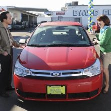 Patricia Heaton e Ping Wu nel pilot della serie The Middle