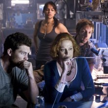 Sam Worthington, Sigourney Weaver, Michelle Rodriguez e Joel Moore in una sequenza del film Avatar