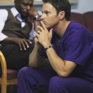 Timothy Daly e Taye Diggs in una scena dell'episodio A Death in the Family di Private Practice