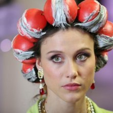 Un primo piano di Gabriella Pession, tra le protagoniste del film Oggi Sposi