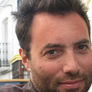 Il regista Richard Shepard sul set I Knew it Was You