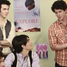 Joe Jonas, Kevin Jonas e Nick Jonas in una scena dell'episodio Detention della serie Jonas
