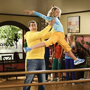 Kathryn Newton e Rob Riggle in una scena dell'episodio Gary Has a Dream di Provaci ancora Gary