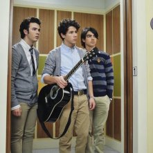Kevin, Nick e Joe Jonas in una scena dell'episodio Complete Repeat della serie Jonas