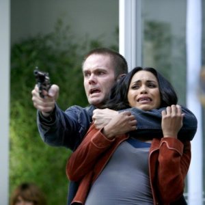 La guest star Garret Dillahunt e Monica Raymund in un momento dell'episodio Honey della serie Lie to Me