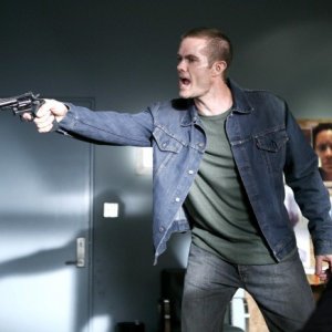 La guest star Garret Dillahunt in una scena dell'episodio Honey della serie Lie to Me