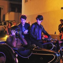 Nick Jonas, Joe Jonas e Kevin Jonas in una scena dell'episodio Frantic Romantic della serie Jonas