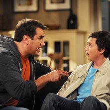 Rob Riggle e Ryan Malgarini in una scena dell'episodio Gary Promises Too Much della serie Provaci ancora Gary