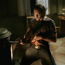 Eastwick: Jack Huston in una sequenza di Reaping and Sewing, secondo episodio della prima stagione del serial