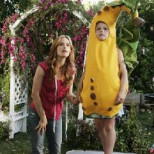 Eastwick: Jaime Ray Newman in una sequenza di Reaping and Sewing, secondo episodio della prima stagione del serial