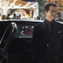Eastwick: Paul Gross in una sequenza di Reaping and Sewing, secondo episodio della prima stagione del serial
